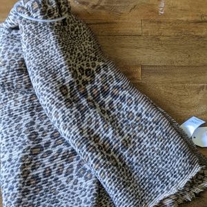 Time and Tru Women's One size Leopard Scarf/Body